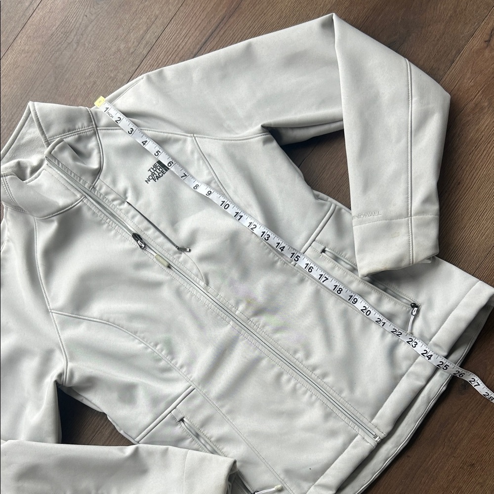 The North Face Women's White Ski Jacket ! Medium - Picture 2 of 9